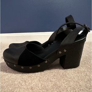 Korks black chunky heel